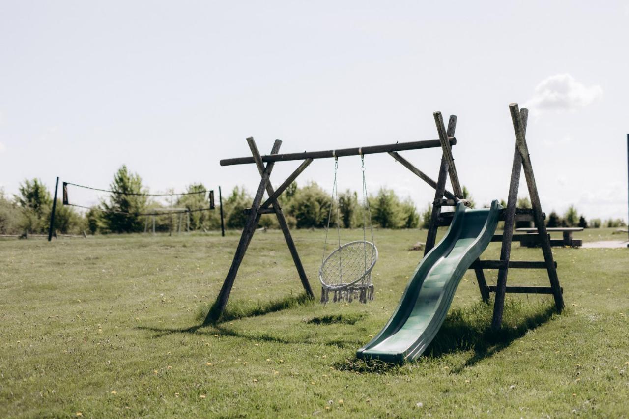 Durbes Atvari - Brivdienu Majas Ar Saunu Esterno foto